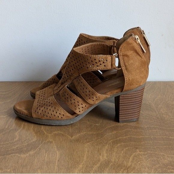 Cloudwalkers by Avenue Brown Faux Suede Stacked Heels Sandals Women's Size 8.5 - Picture 3 of 7